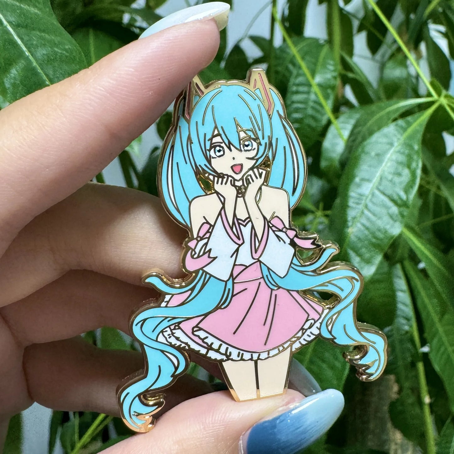 Hatsune Miku Metal Badge – Enamel-Style Anime Brooch