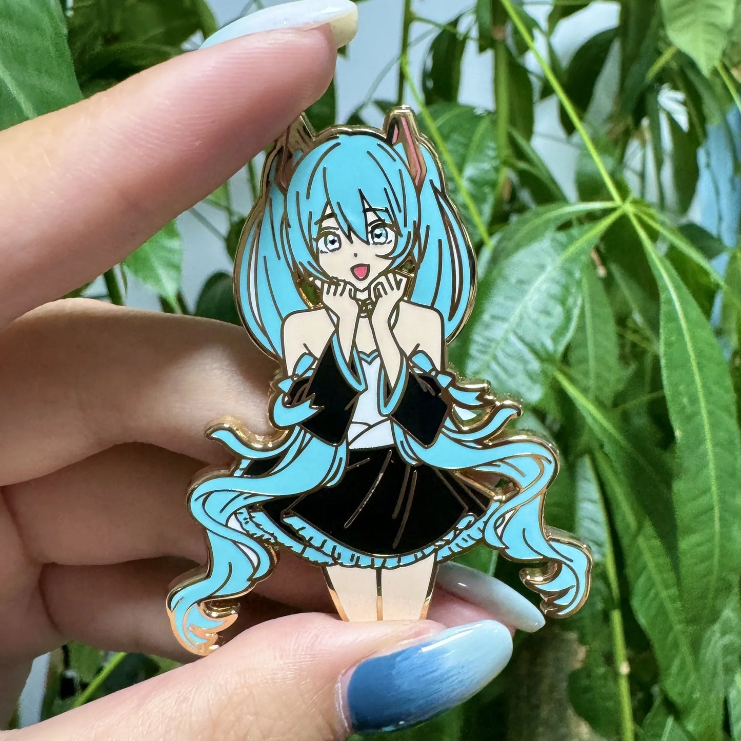 Hatsune Miku Metal Badge – Enamel-Style Anime Brooch