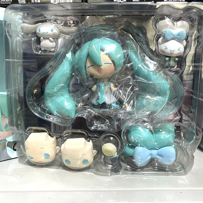 Vocaloid Hatsune Miku Statue